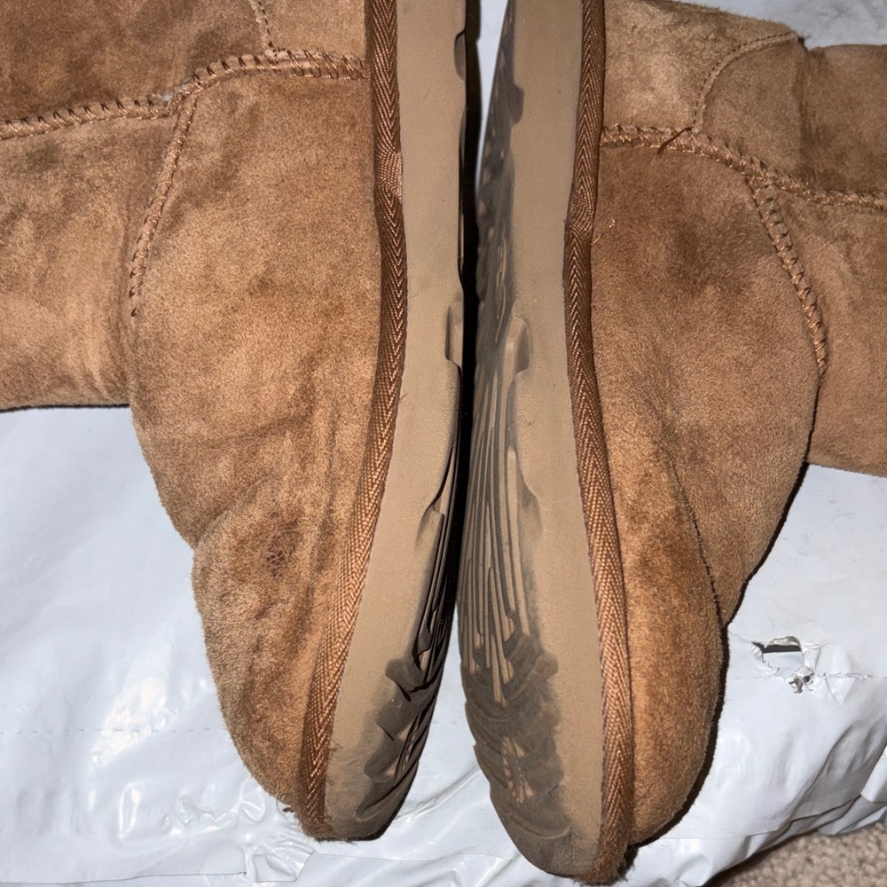 UGG Chestnut Suede Short Boot - Picture 5 of 5